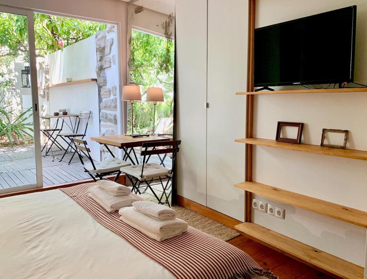 Cozy With Private Terrace